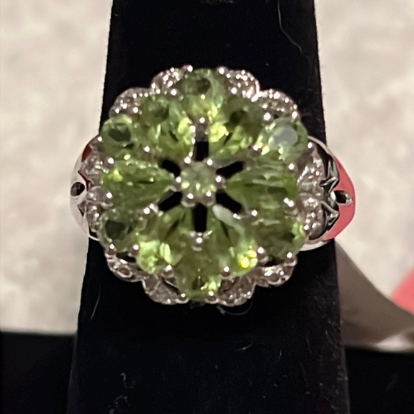 Jewelry - WGP SS peridot ring
